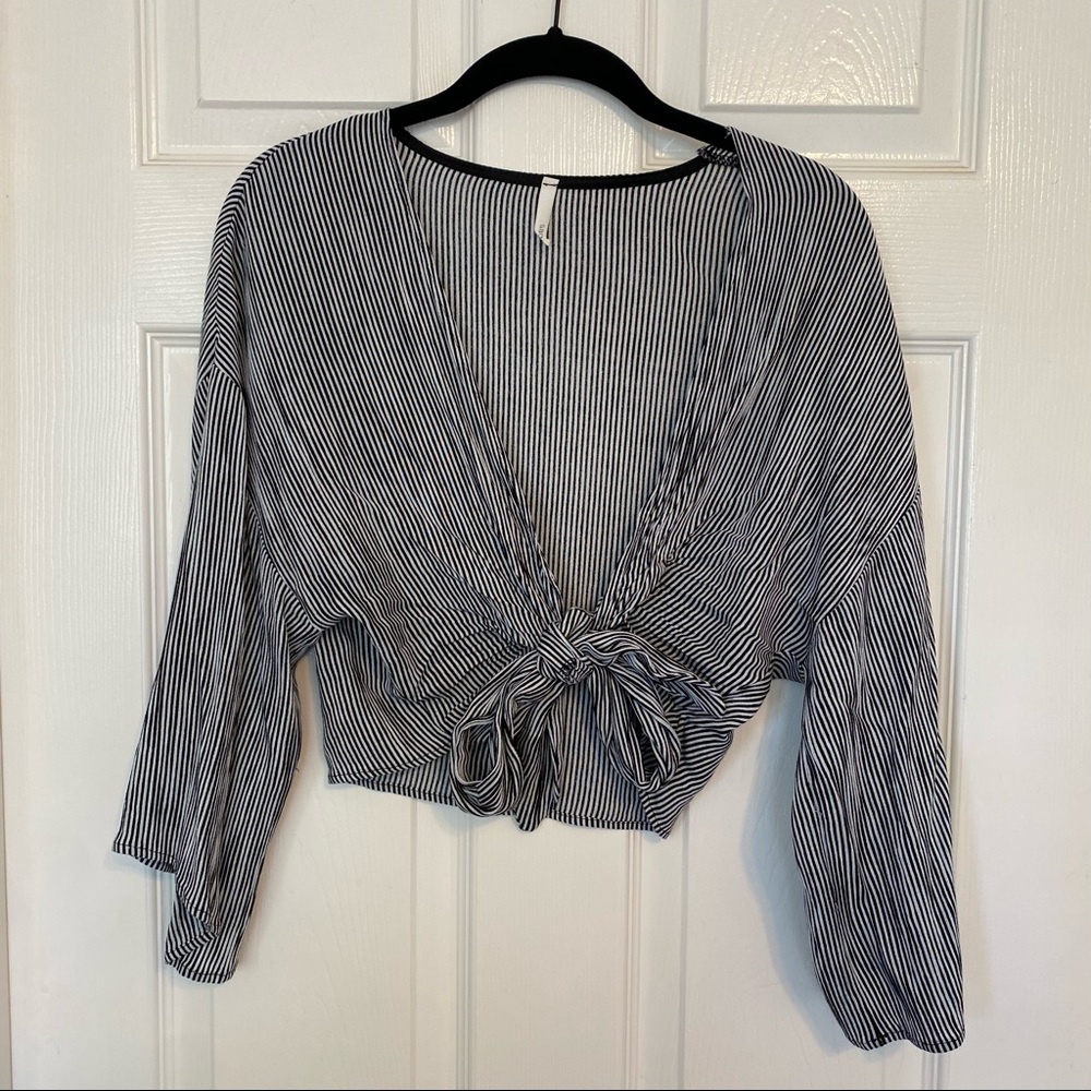 SAGE Front Tie Striped Medium Sleeve Top | 🖤